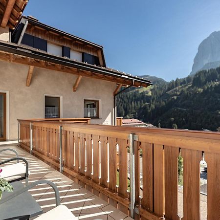 アパートメンツ ソヴァル Santa Cristina Val Gardena エクステリア 写真