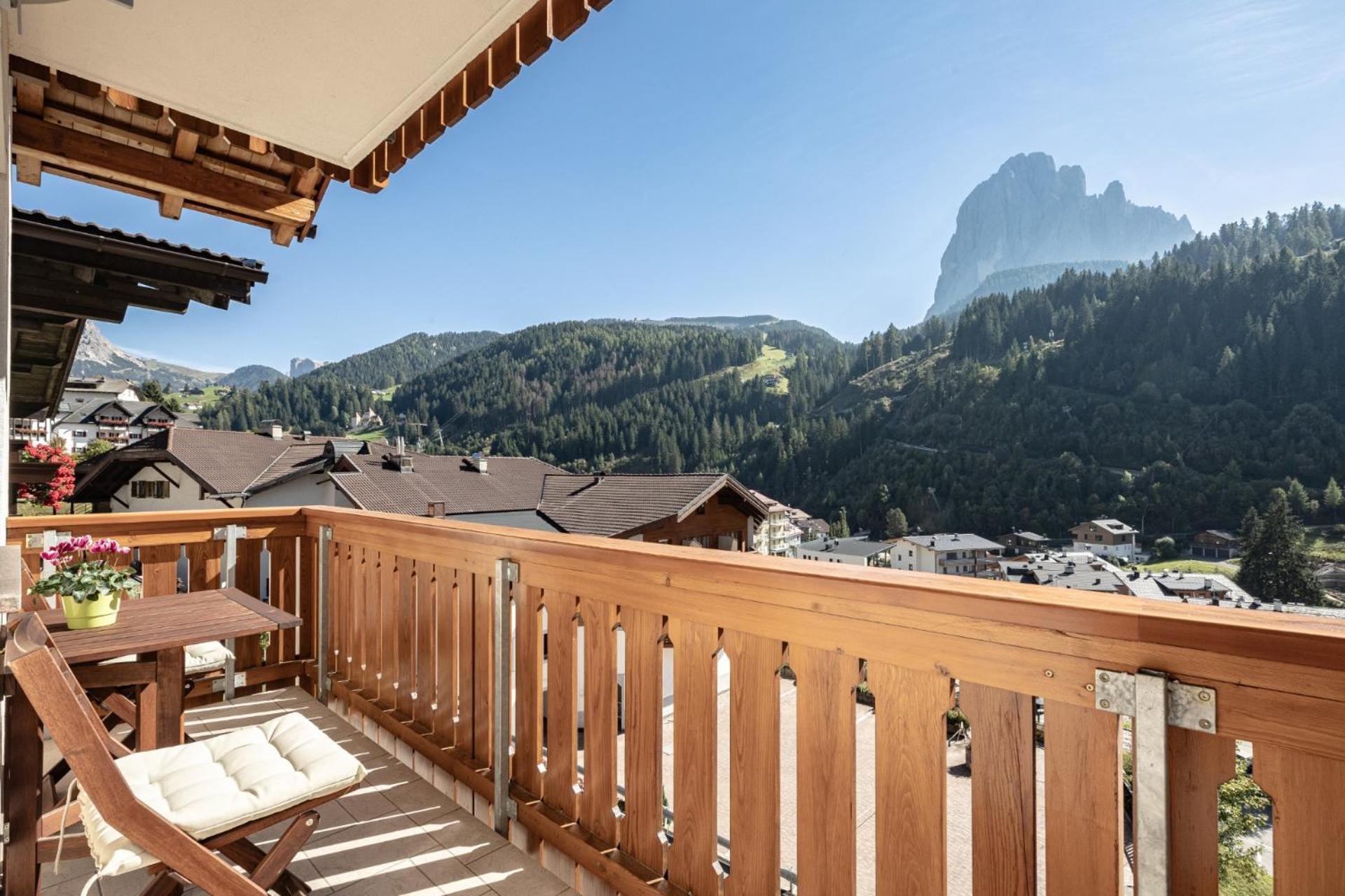 アパートメンツ ソヴァル Santa Cristina Val Gardena エクステリア 写真