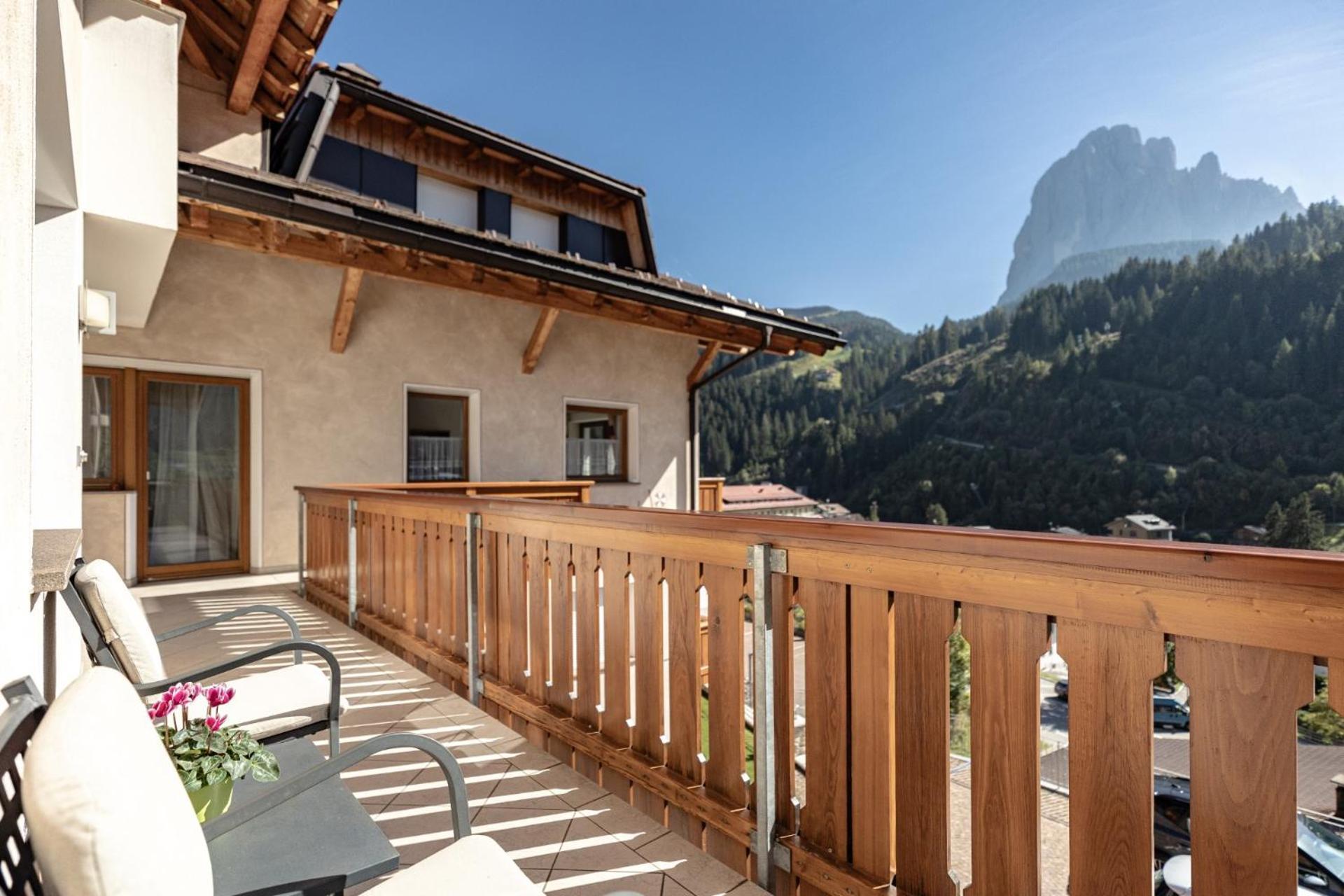 アパートメンツ ソヴァル Santa Cristina Val Gardena エクステリア 写真