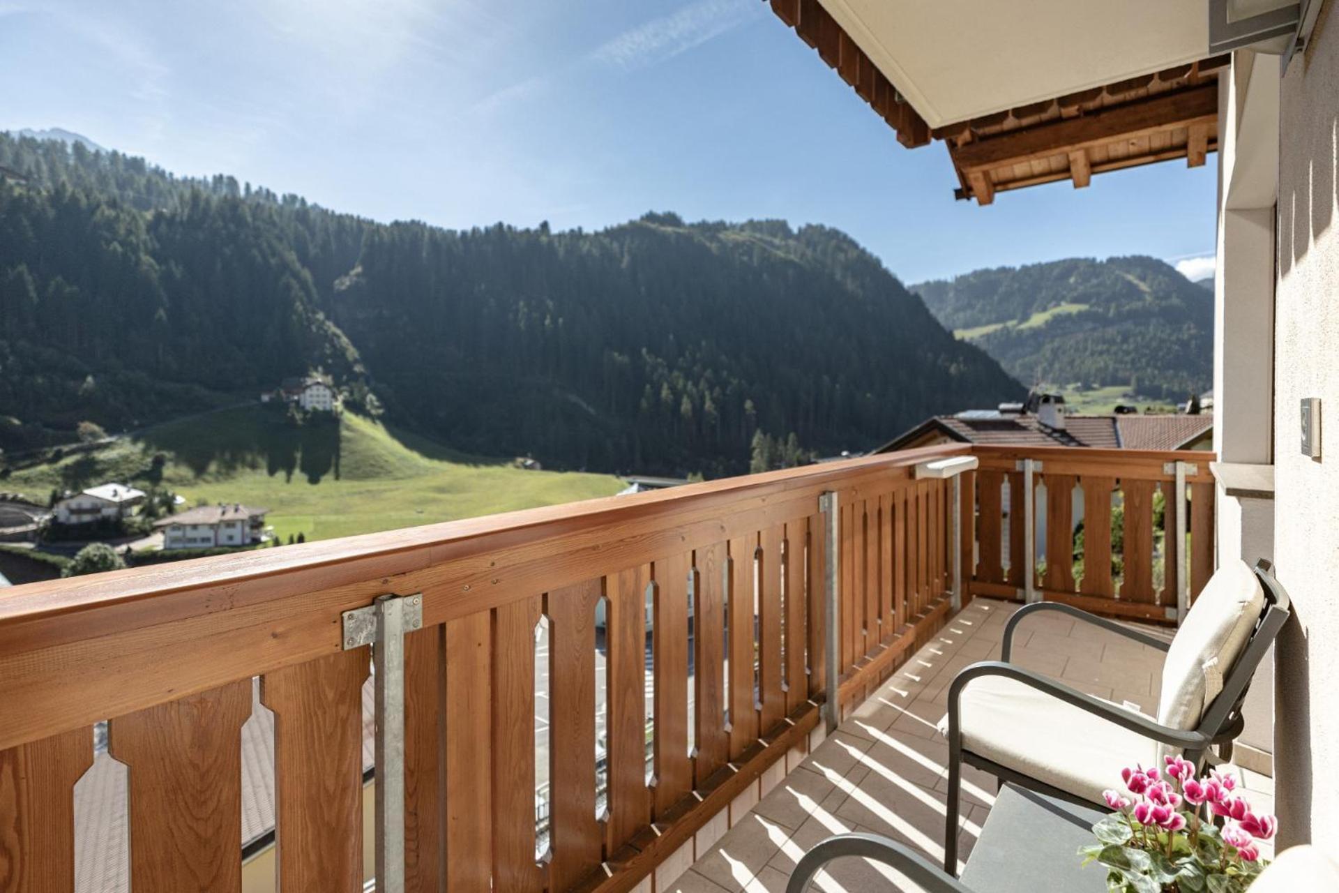 アパートメンツ ソヴァル Santa Cristina Val Gardena エクステリア 写真